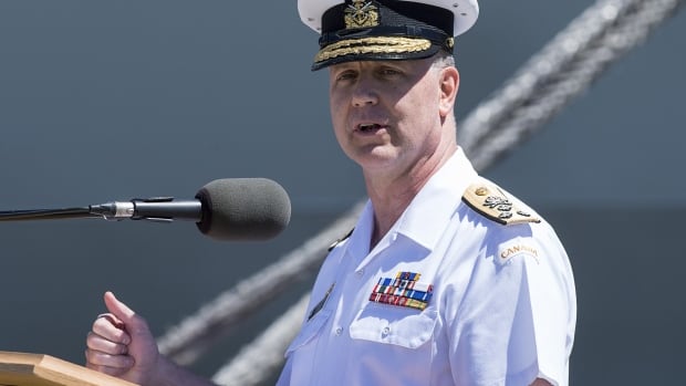 Amiral Art McDonald, cinsel taciz soruşturmasının ardından savunma kurmay başkanı olarak görevine geri dönmeyi planlıyor.